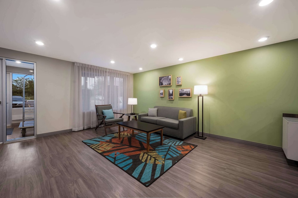 WoodSpring Suites Wixom - Novi 27/47