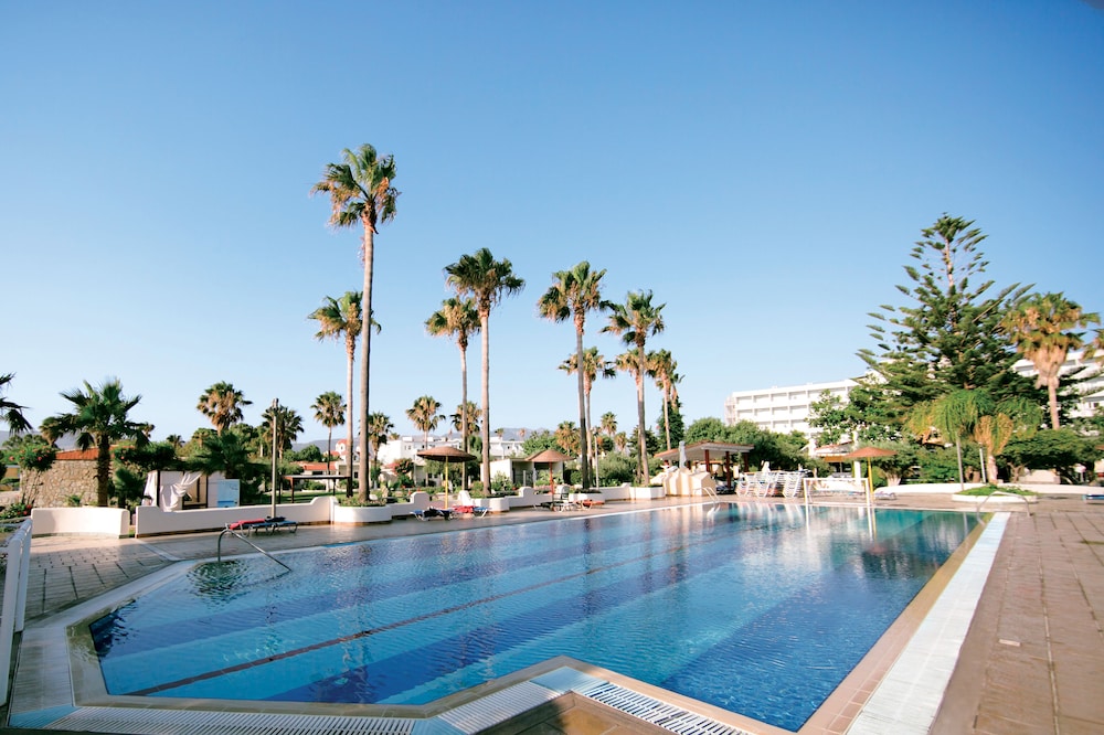 Atlantis Hotel 25/50