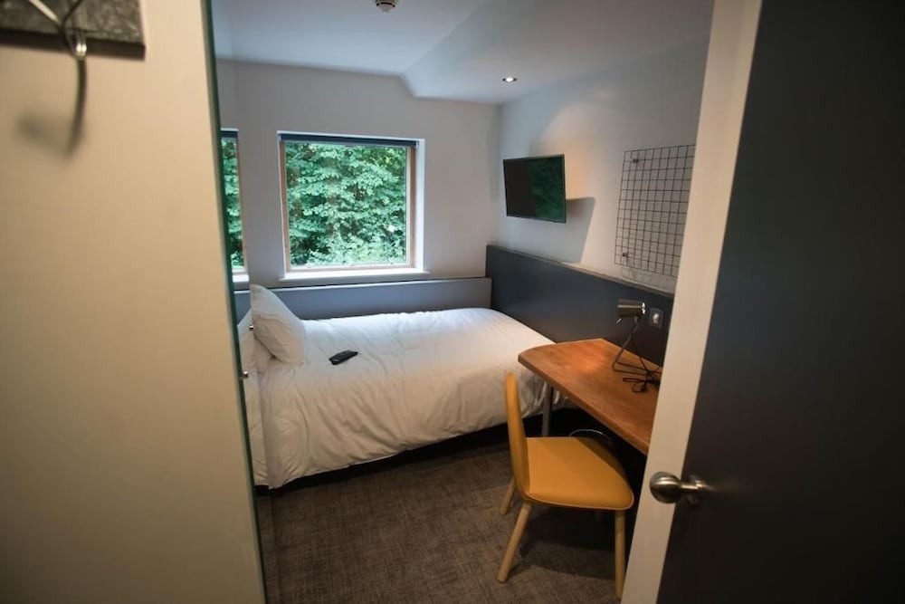 Jonas Hotel 16/44