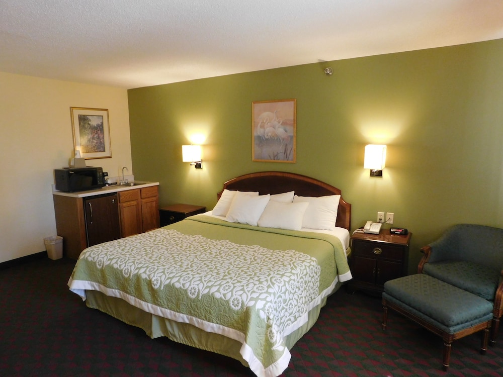 Days Inn by Wyndham Lexington NE 11/46