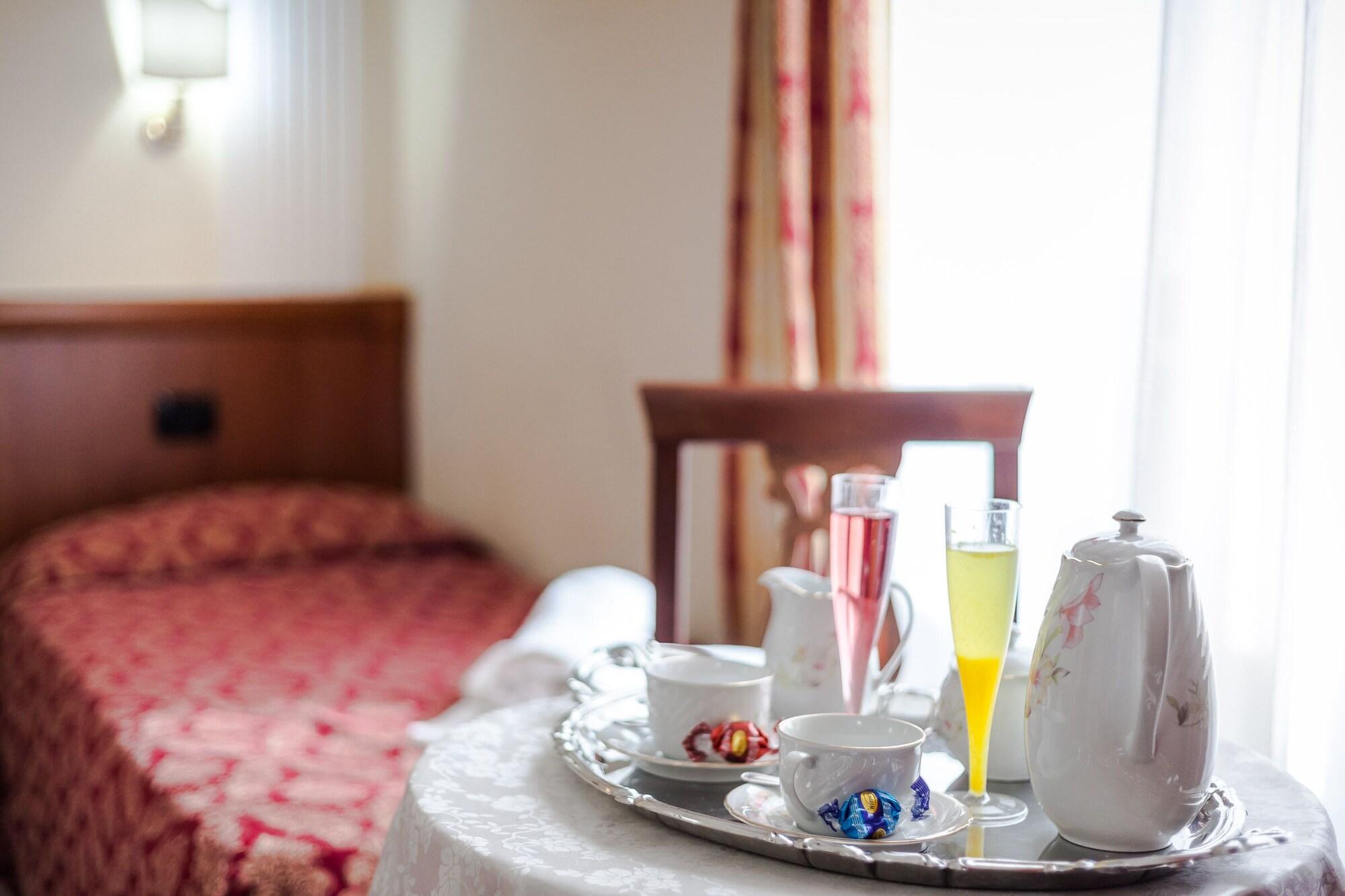 Hotel Halifax 13/48