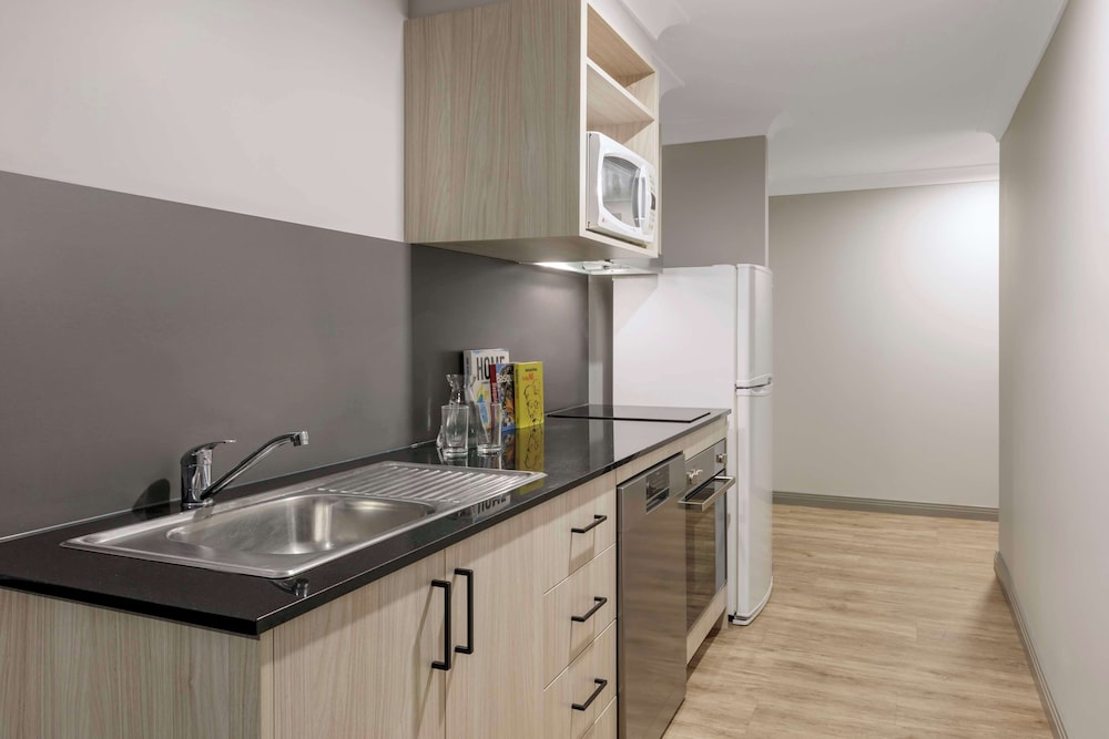 Oaks Sydney North Ryde Suites 20/20