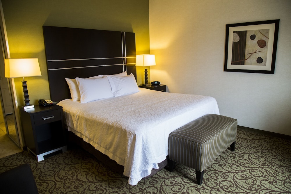 Hampton Inn and Suites Sharon 12/62