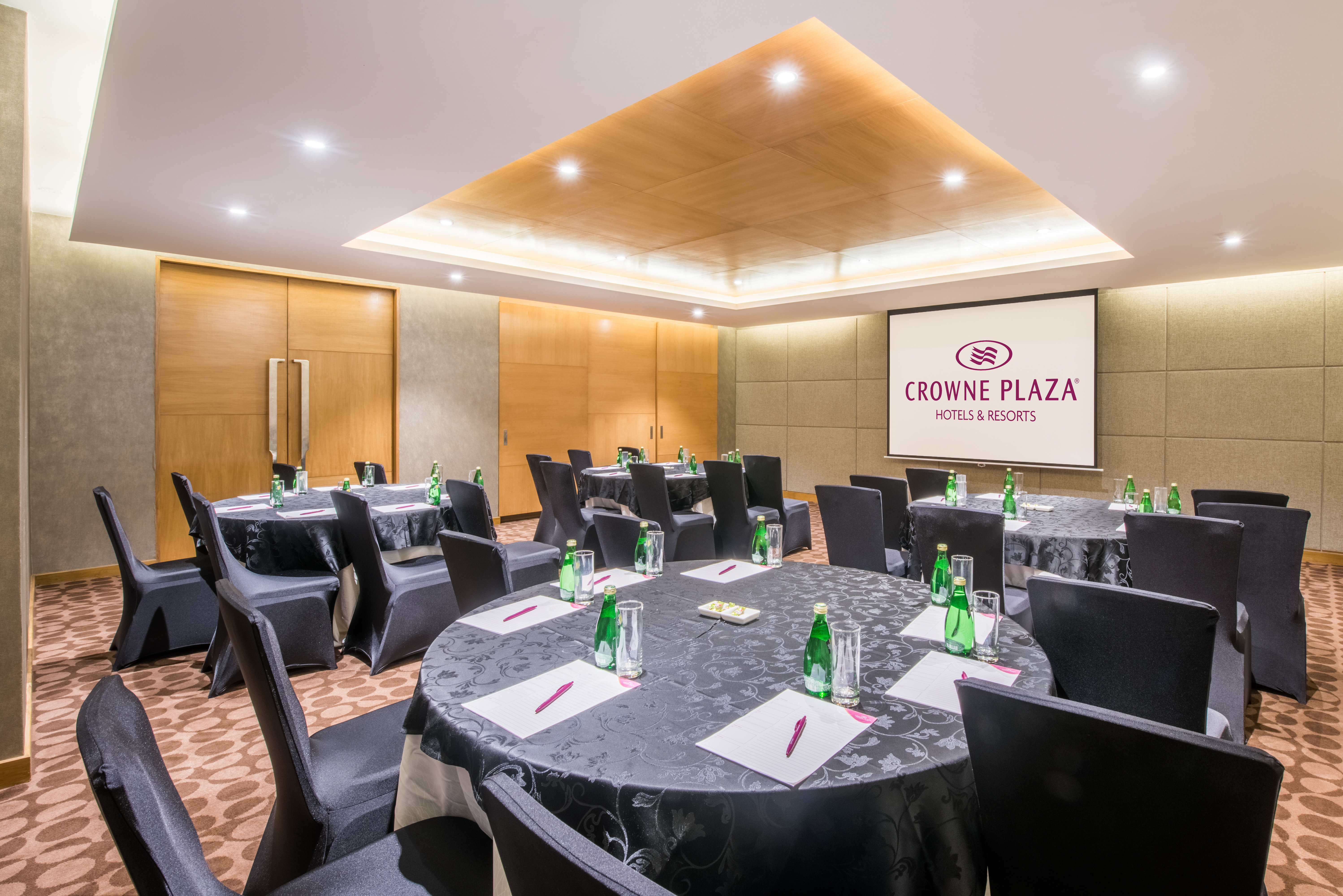Crowne Plaza Ahmedabad City Centre 61/70