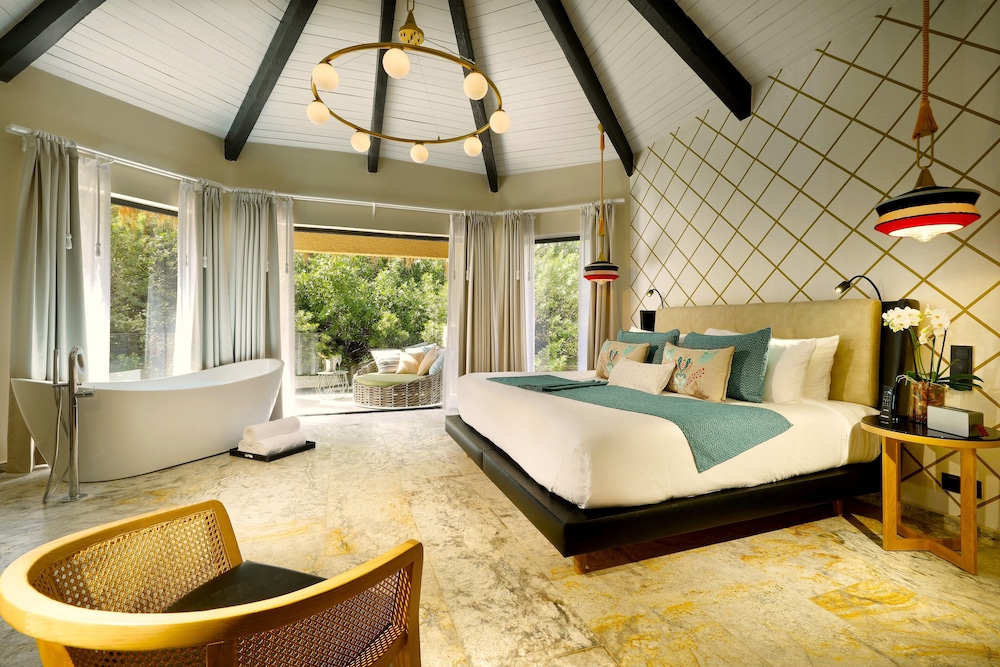 Overwater, Suite, Villa, Single, King Bed
