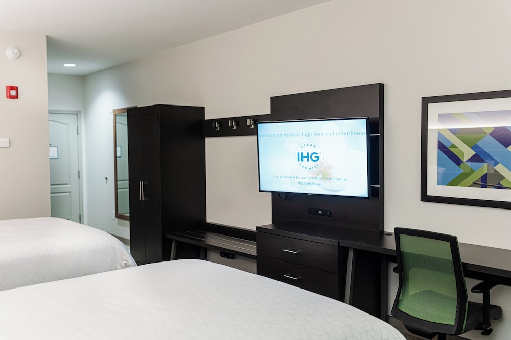 Standard, 2 Queen Beds, Extra Floor Space