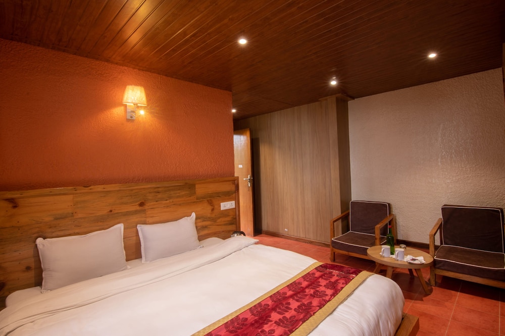 Everest Manla Resort 9/50