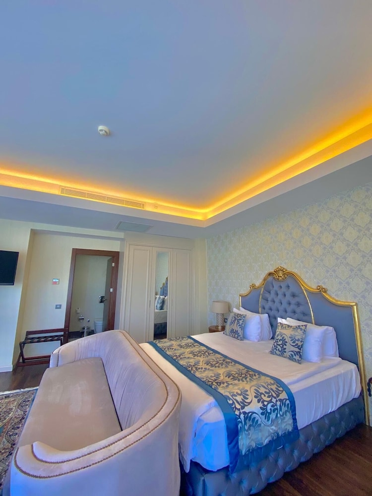 Morrian Hotel 26/50