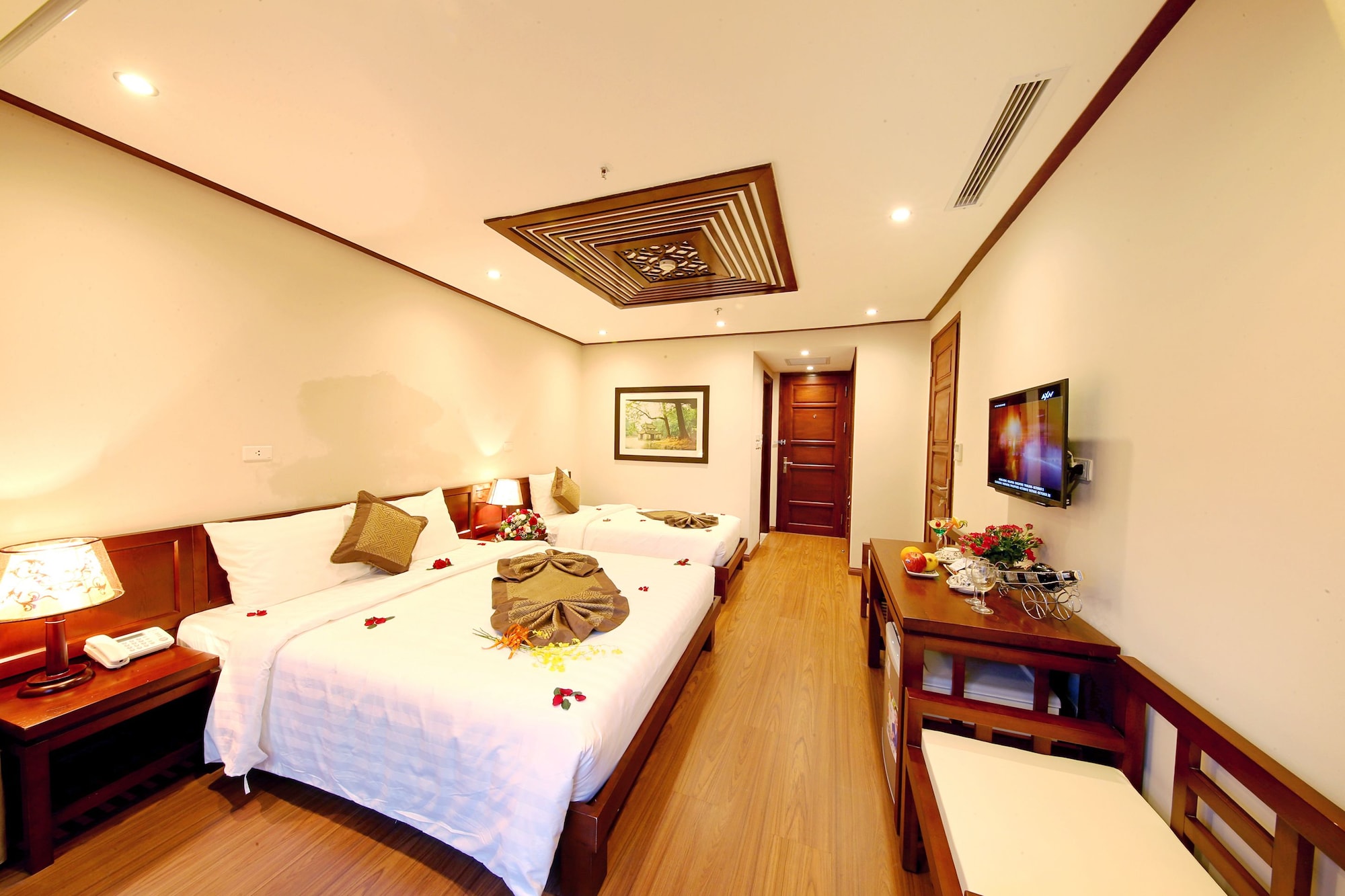 Connecting, Family, 1 Double and 3 Single Beds
