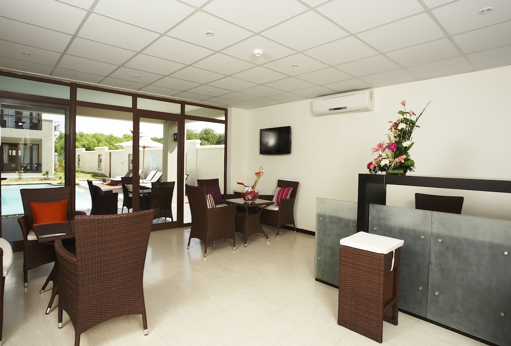 Grand Bay Suites 22/65