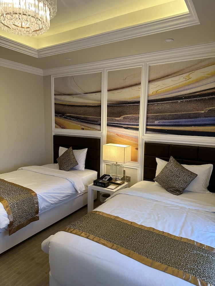 ROOM, TWIN BEDS