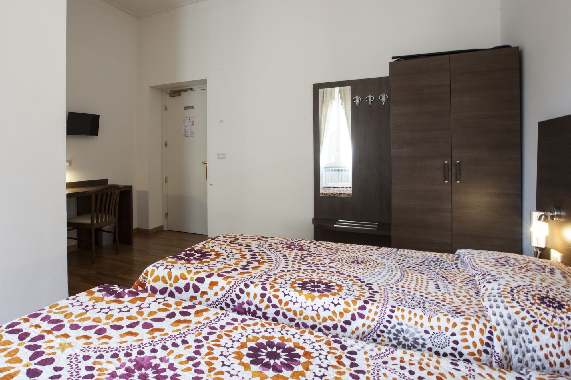 غرفة بسريرين منفصلين بغرفة نوم واحدة، Albergo Amalfi Milano 8/10