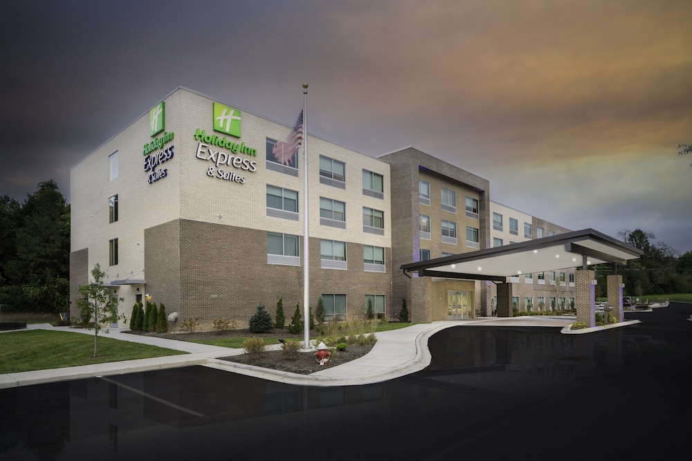 Holiday Inn Express and Suites Brevard City Center 2/51