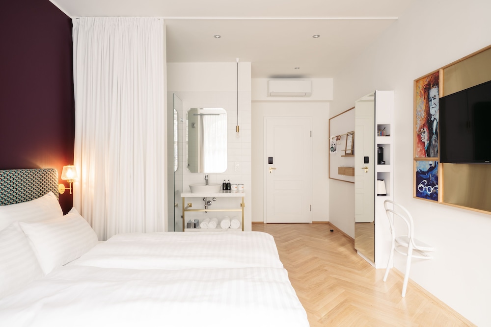 Smart, King Bed, City View
