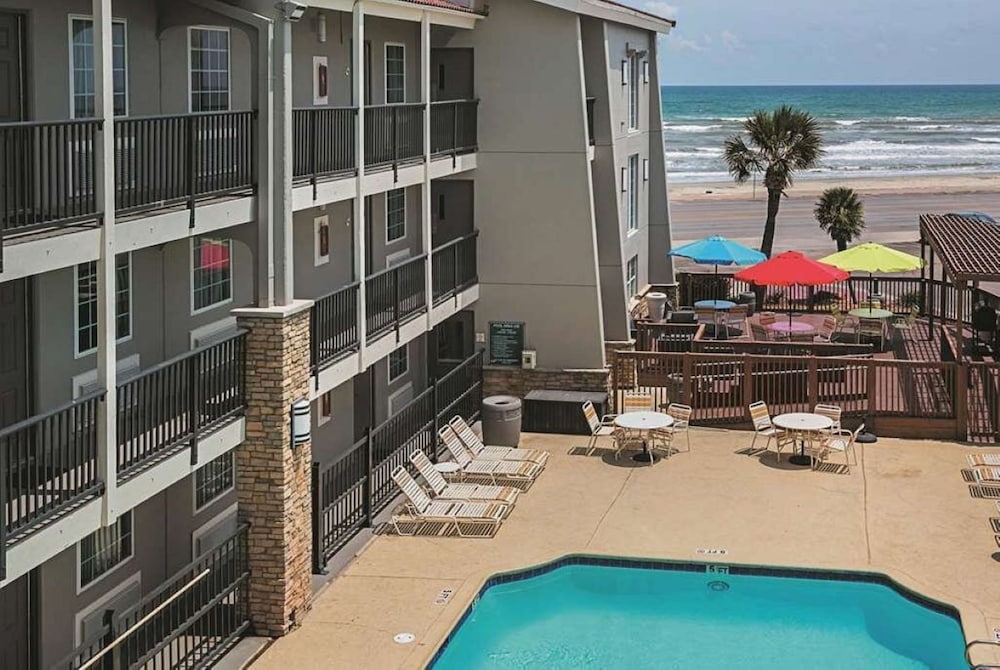 Wingate by Wyndham Galveston Beachfront at Seawall 28/32