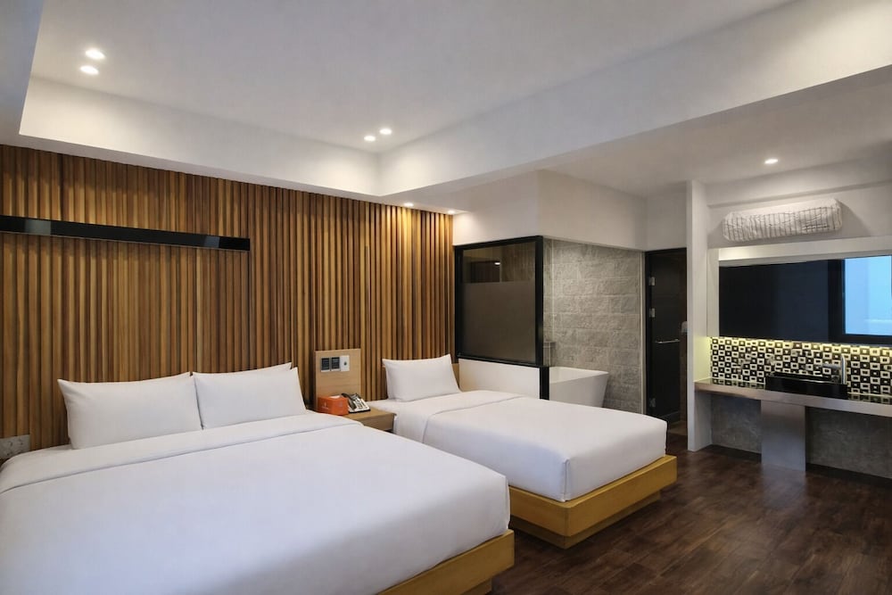DELUXE, TWIN BEDS