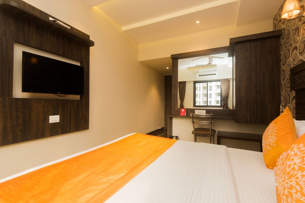 Oyo 10650 Hotel Lotus Residency 20/30