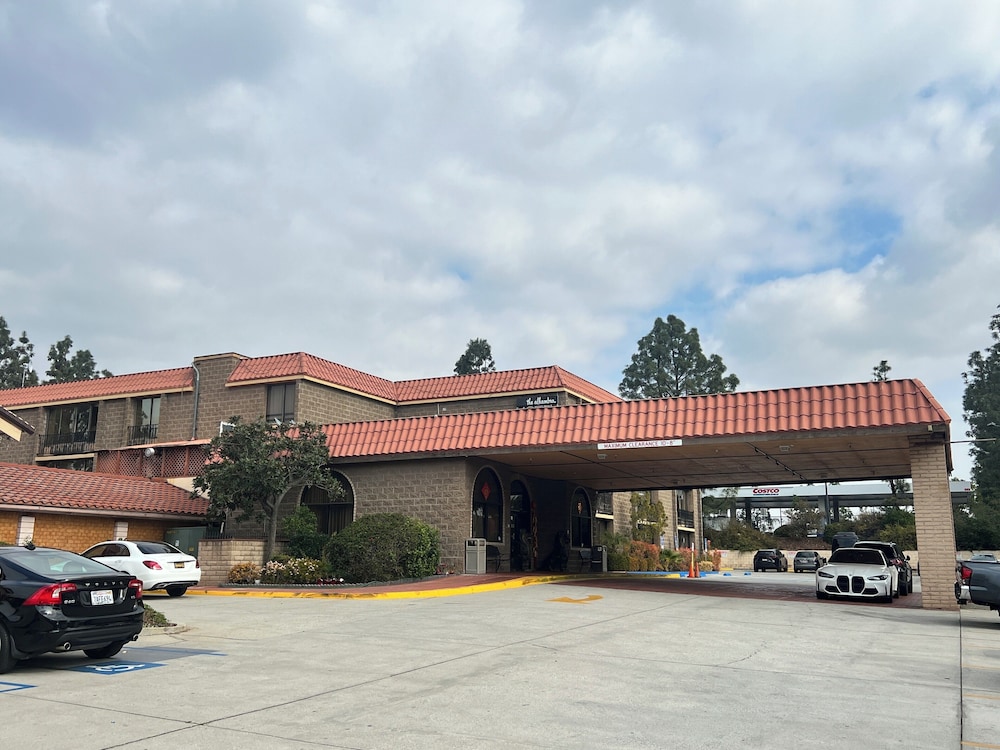 Alhambra Hotel 48/50