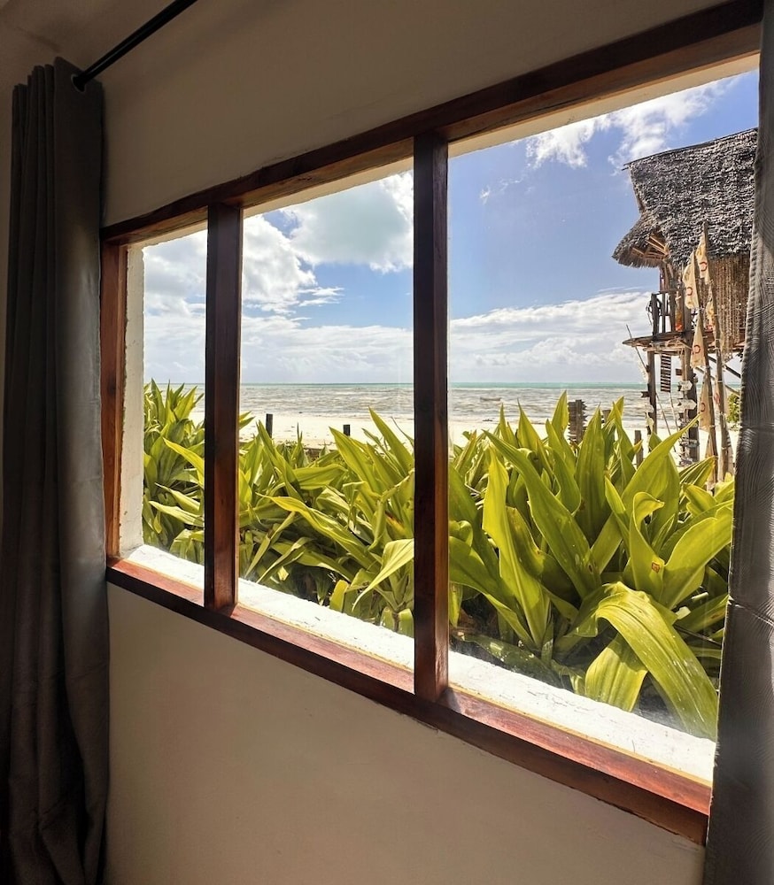 Garden Beach Bungalows 43/68