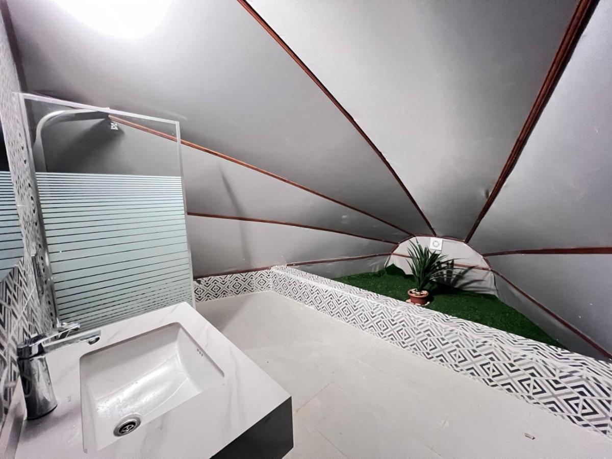 Shell Luxury Camp 20/20