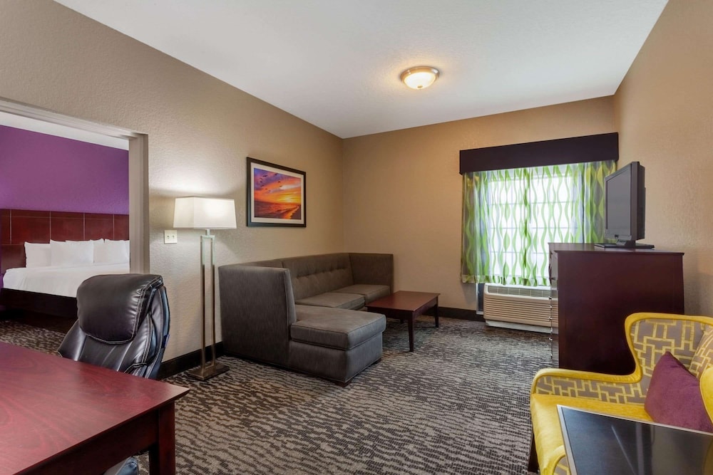 La Quinta Inn & Suites by Wyndham Port Orange / Daytona 39/57