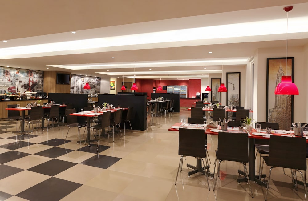 Red Fox Hotel Hitec City 28/33