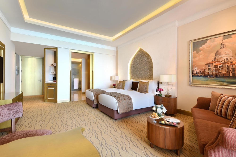 DELUXE, TWIN BEDS