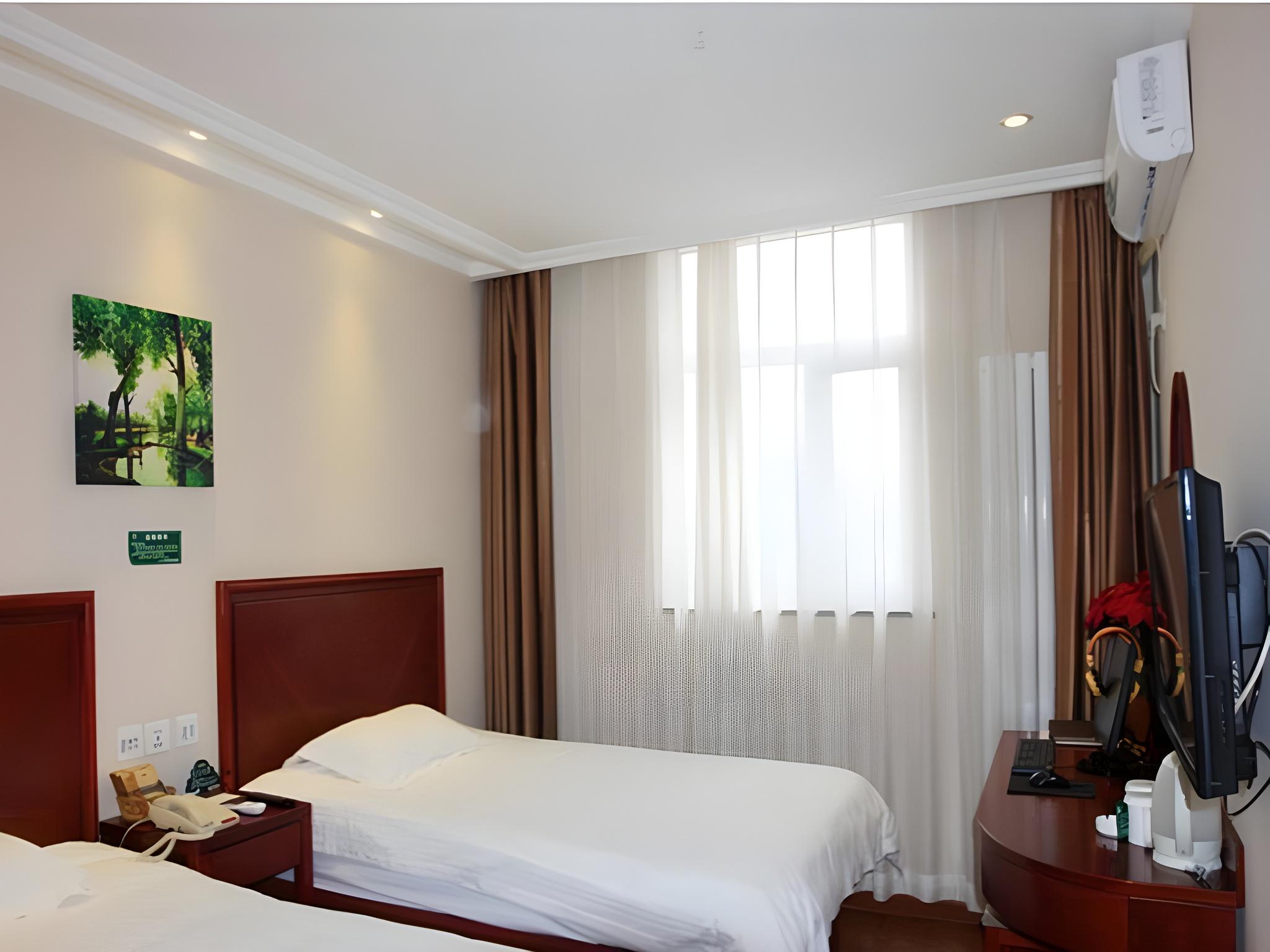 ROOM, TWIN BEDS