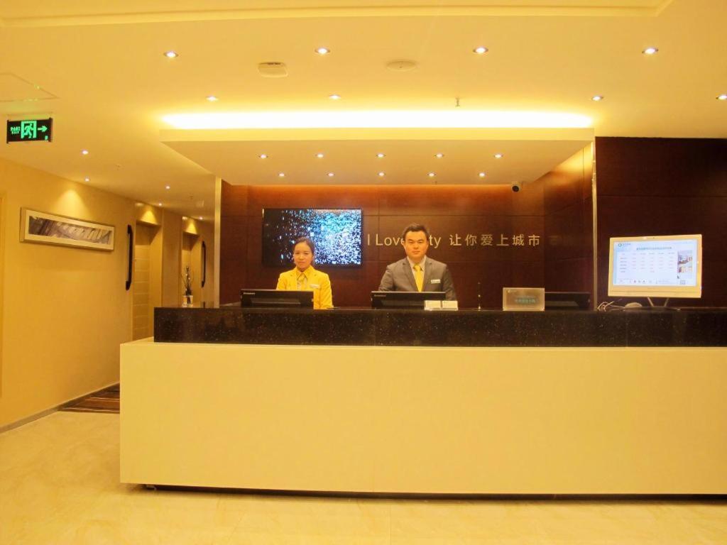 City Comfort Inn (Chongqing Yangjiaping Pedestrian Street Light Rail Station) 6/48