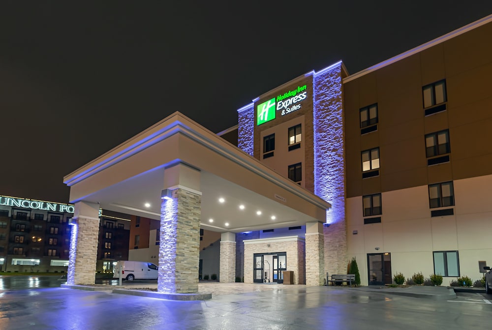 Holiday Inn Express & Suites Columbus - Worthington 3/58
