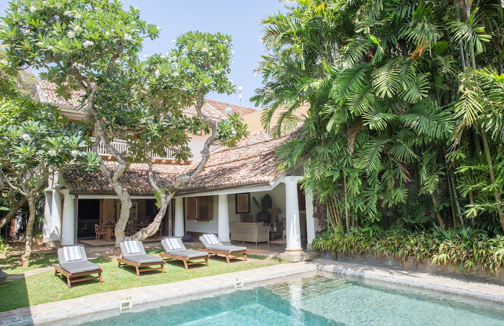 Taru Villas Rampart Street 41/50