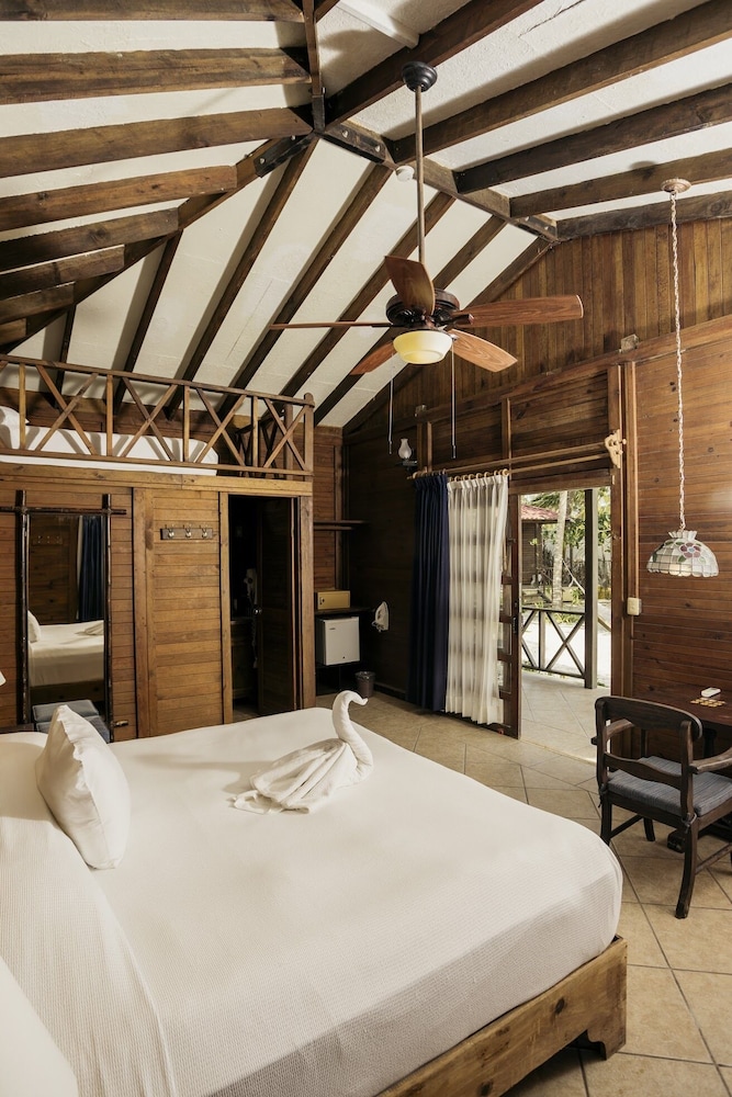 PALM, BEACH, BUNGALOW, KING BED