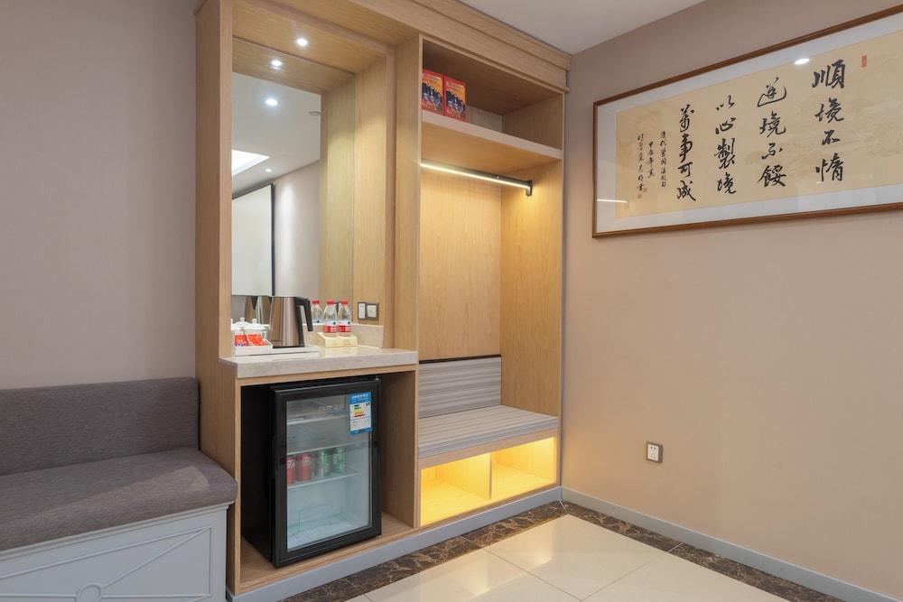 Vienna International Hotel (Shanghai Pudong International Airport Branch) 35/49