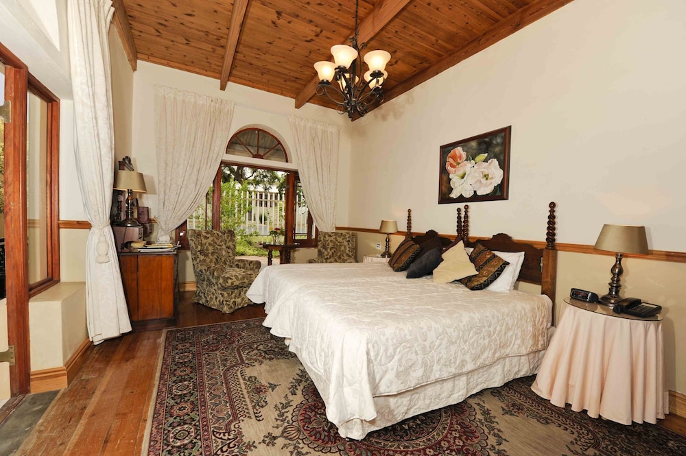 Montagu Country Hotel 32/89