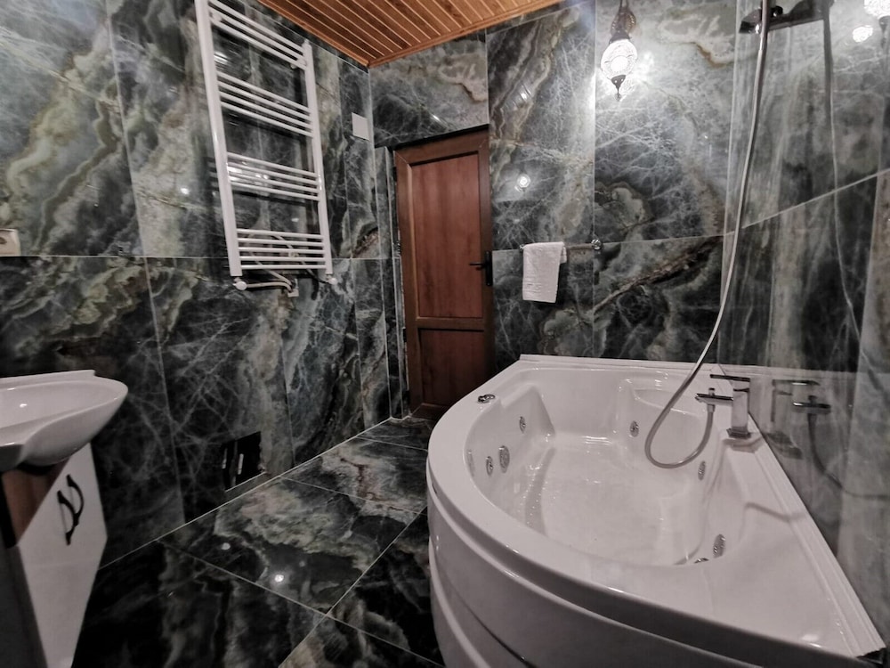 Falcon Cave Suites 45/49