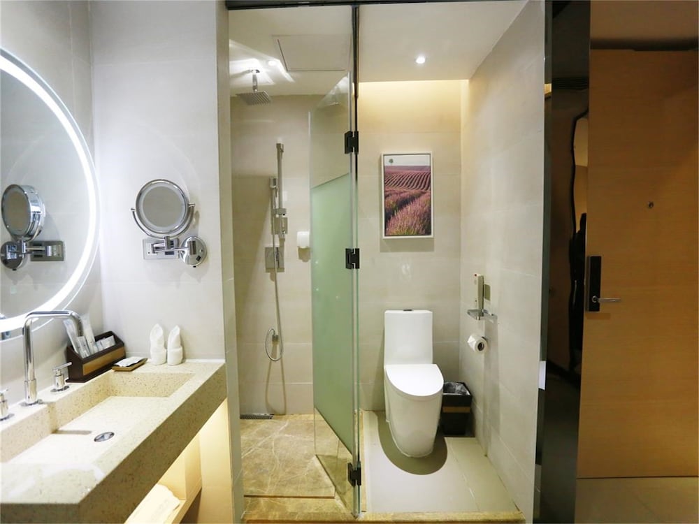 Lavande Hotel (Guangzhou Tianhe Park Yuancun Metro Station) 32/38