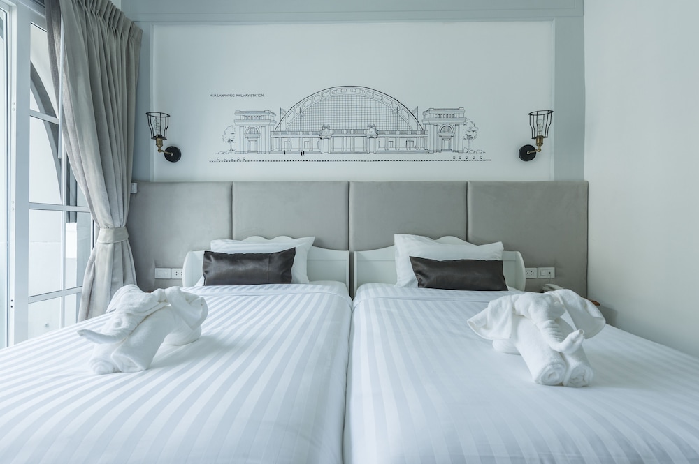 White Ivory Bed Breakfast 9/25