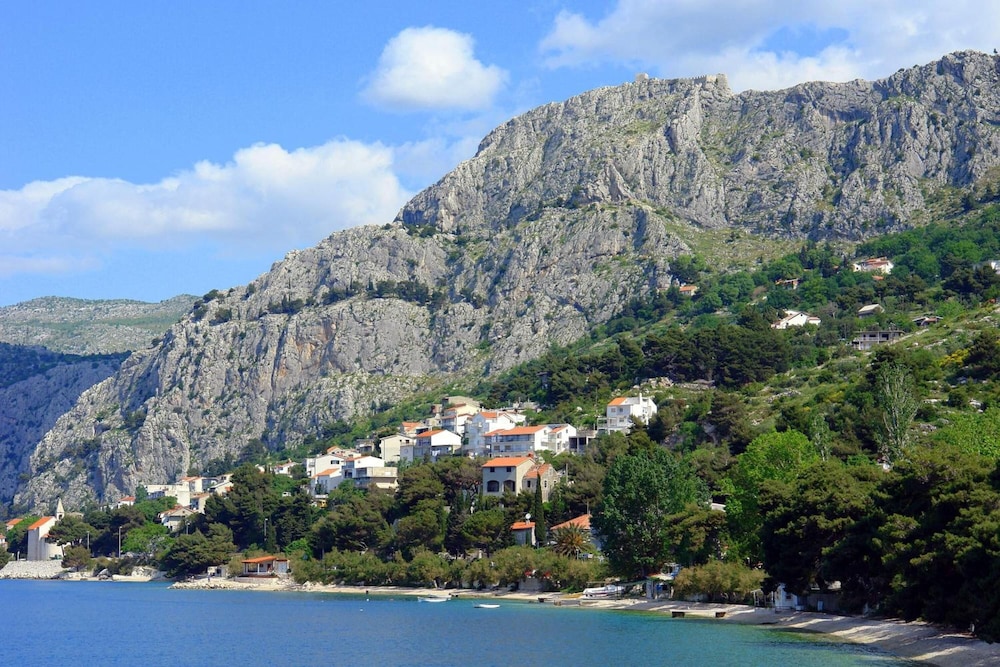 BRZET HOTEL OMIS 35/50