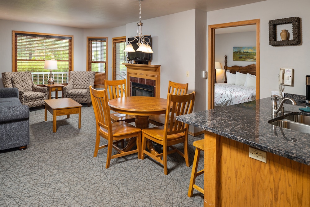 Newport Resort 55/71