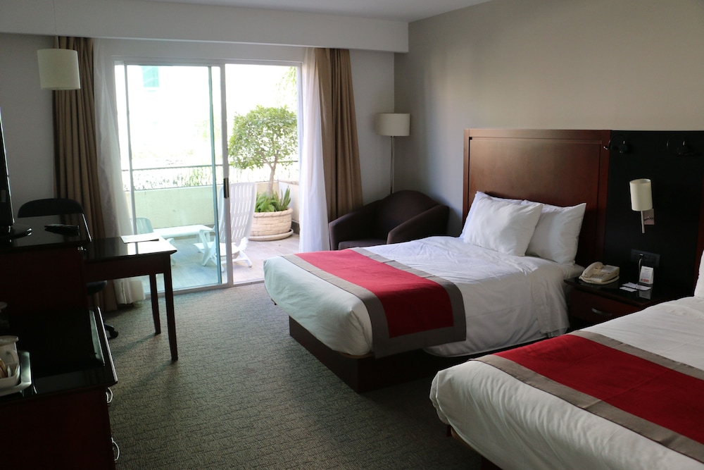 غرفة بريميوم بسريرين مزدوجين، Sheraton Leon 2/10