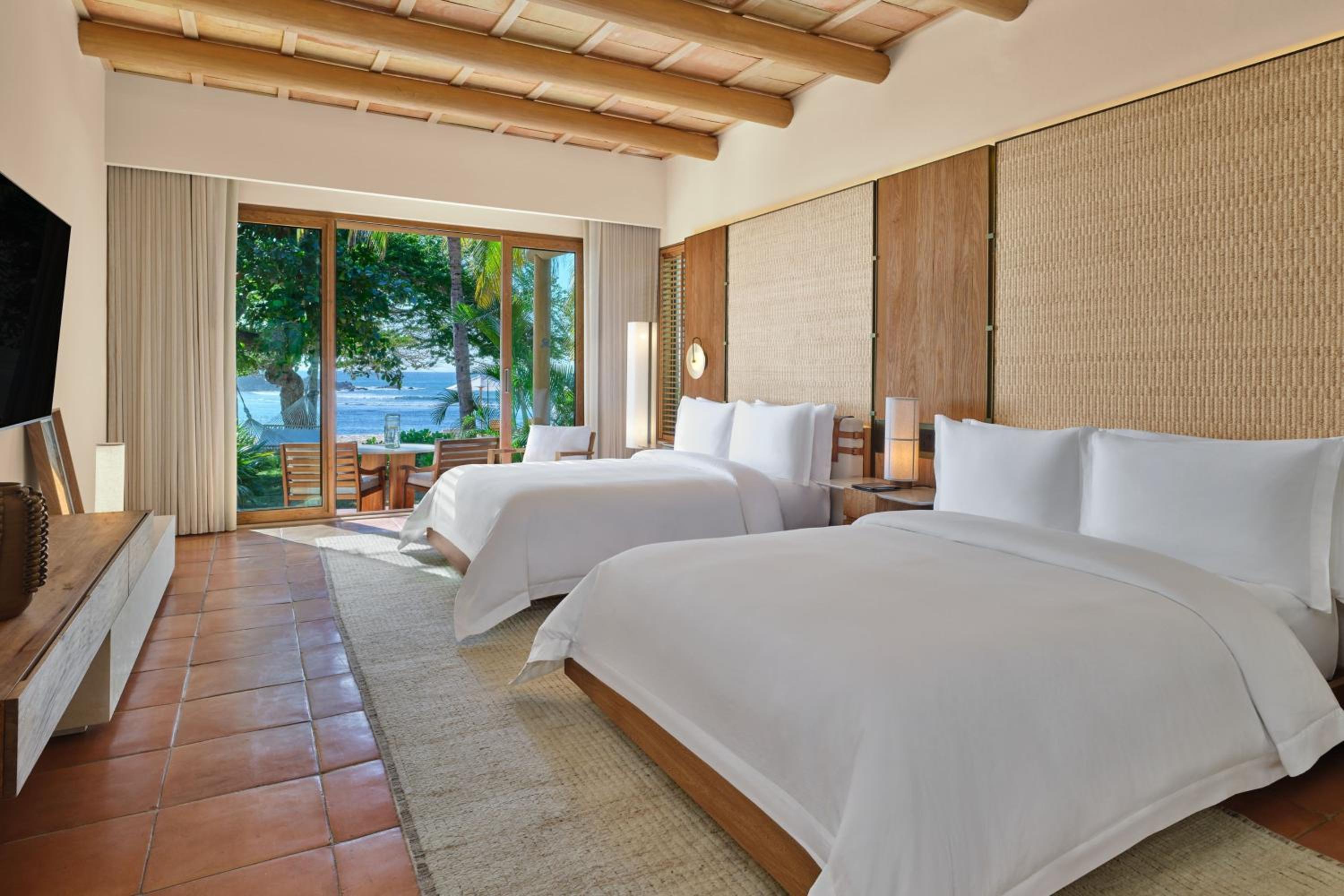 Guest Room, Deluxe, 2 Queen Beds, Beach Front