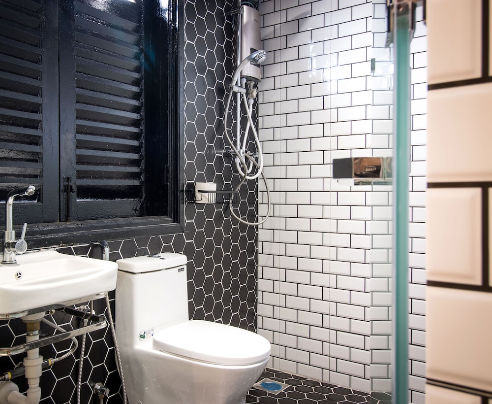 The Brownstone Hostel & Space 45/50