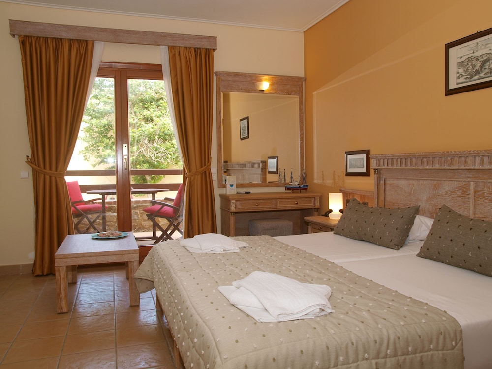 Mylos Hotel & Apartments 15/50