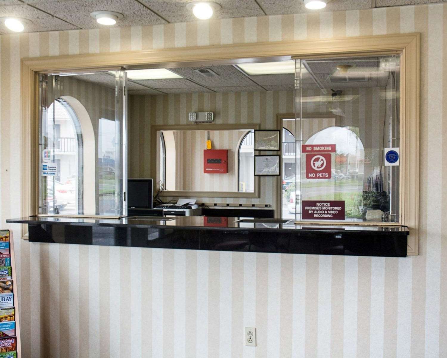 Econo Lodge Chesapeake Route 13 and I-464 3/19