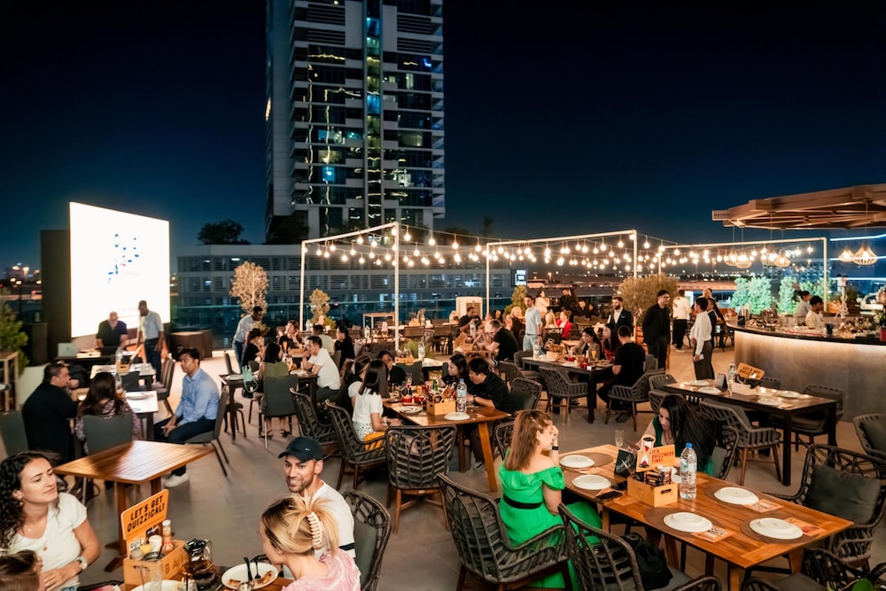 Radisson Blu Dubai Canal View 68/75