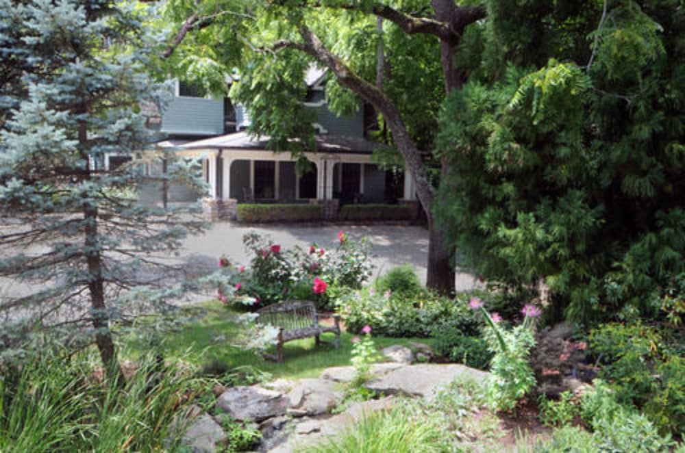The Black Walnut B & B Inn 69/73