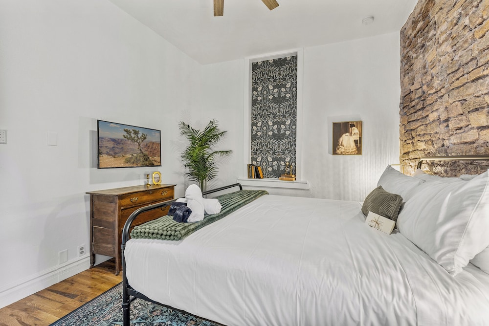 CLASSIC, APARTMENT, KING BED