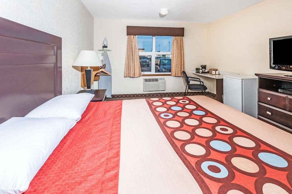 Super 8 by Wyndham Calgary Airport 12/24