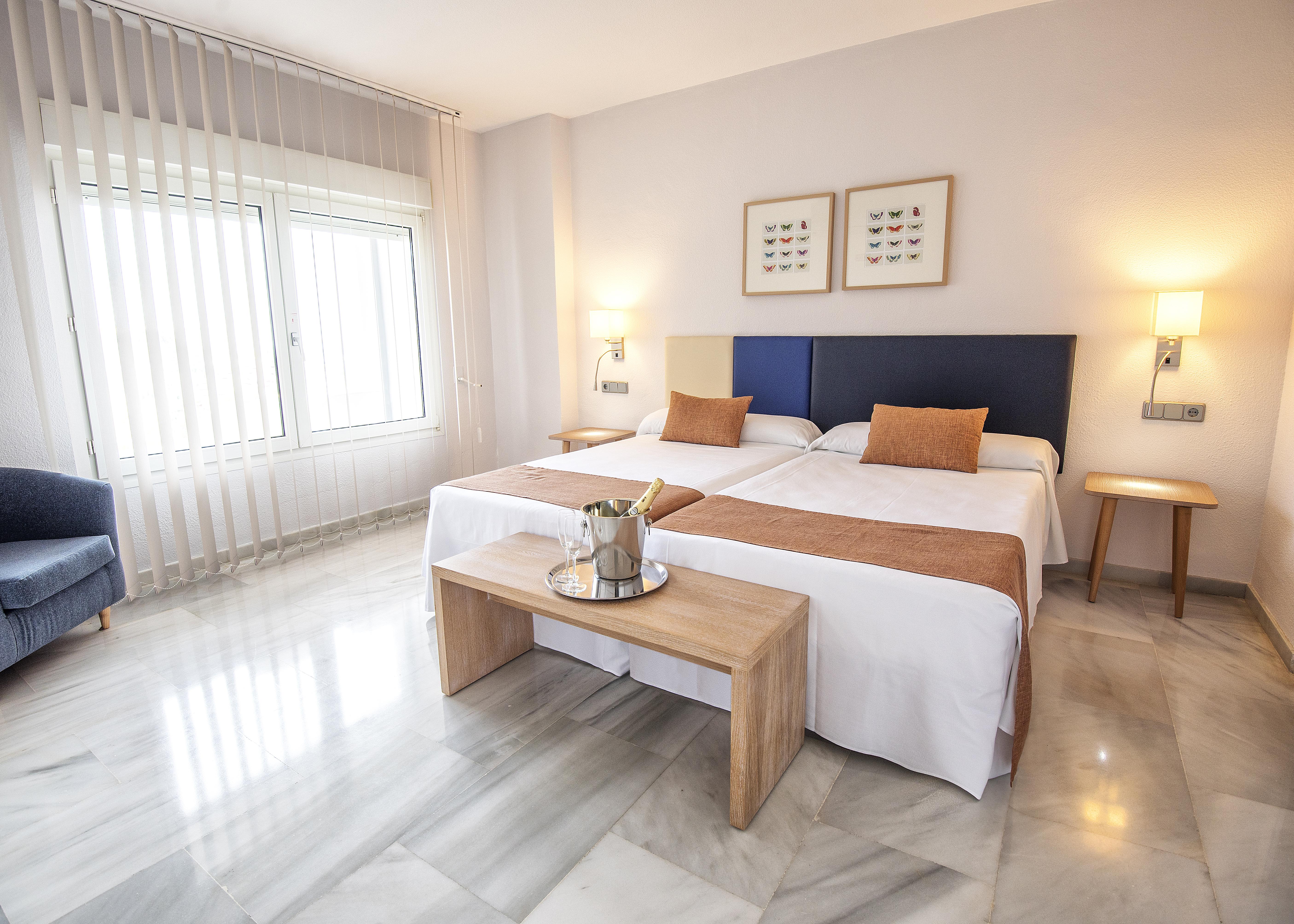 3 Bedrooms, Apartment, Side Sea View, Balcony or Terrace