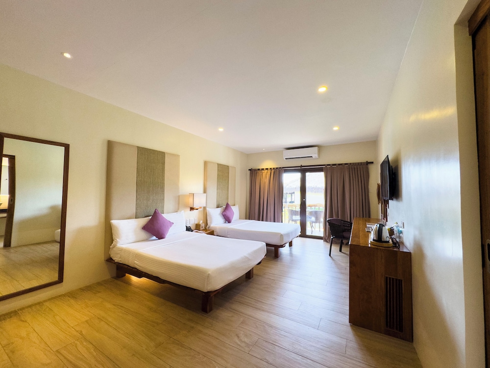 Bluewater Panglao Beach Resort 10/43